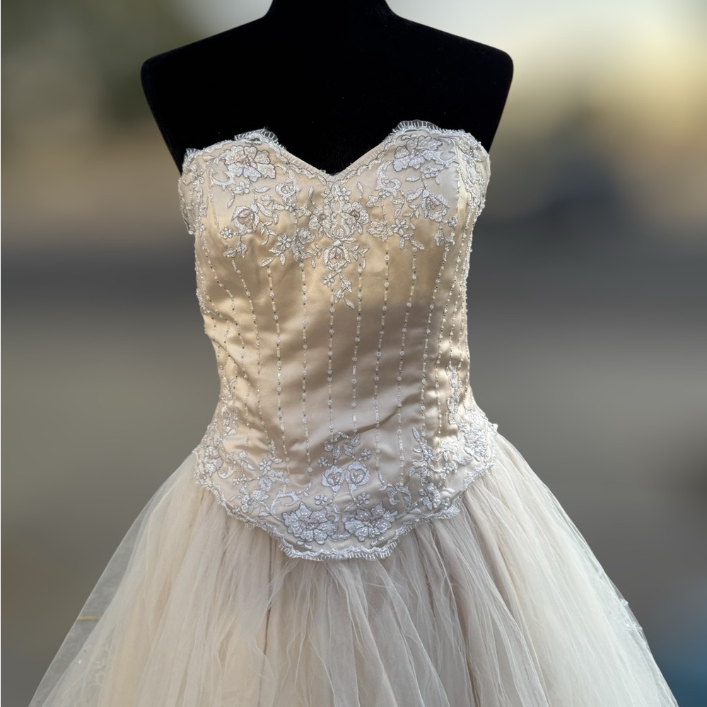 Elegant Strapless Cream Colored Gown/Size12
